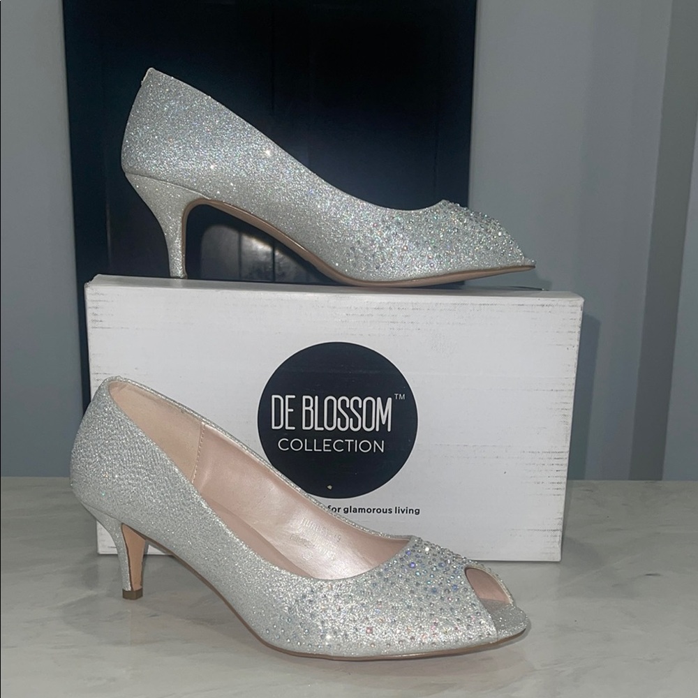 New! ✨ “De Blossom” Silver Bedazzle 🪩 Crystal Embellished Heels- Size 10 - Picture 2 of 6